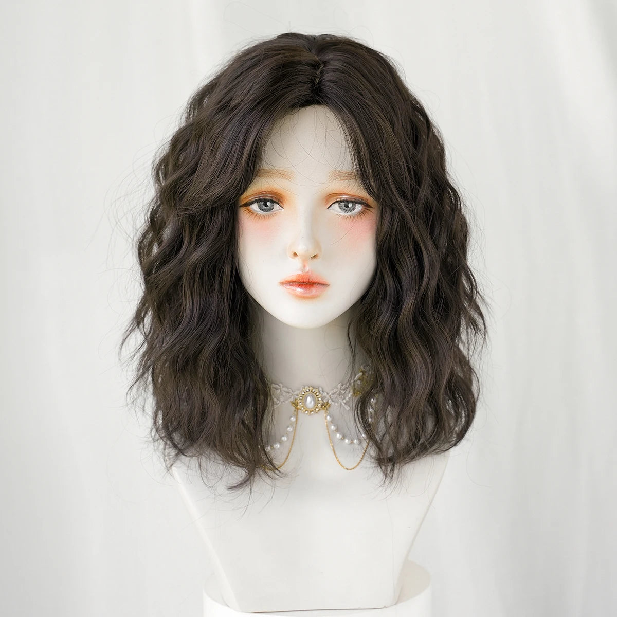 Short Wavy Dark Brown Synthetic Wig – Heat Resistant