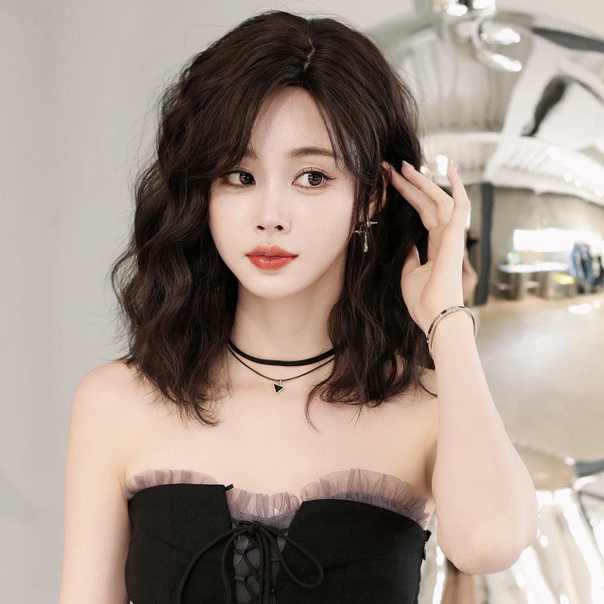 Short Wavy Dark Brown Synthetic Wig – Heat Resistant