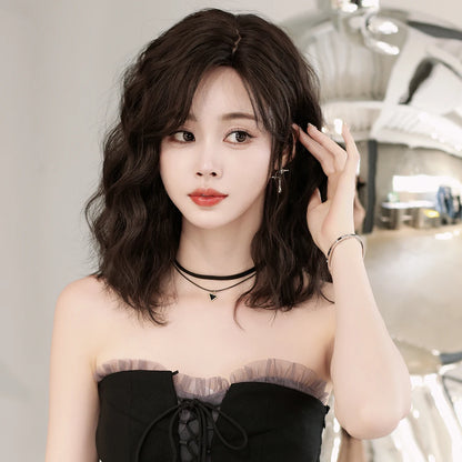 Short Wavy Dark Brown Synthetic Wig – Heat Resistant